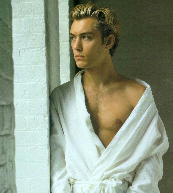 Jude-Law--jude-law-79470_589_655